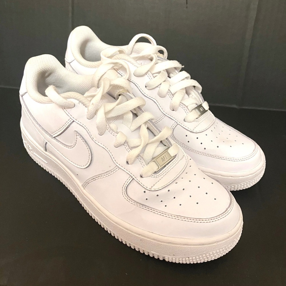 Nike Air Force 1 Low Triple White Sneakers FV5951-111 Youth 7Y Womens 8.5